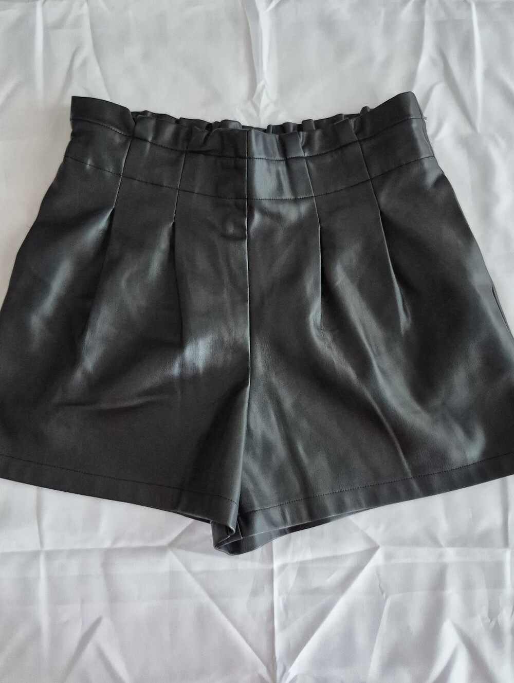 Versona Charcoal Black High-Waist Pleated Shorts